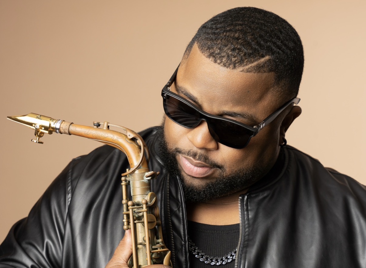 Dayve Stewart performing